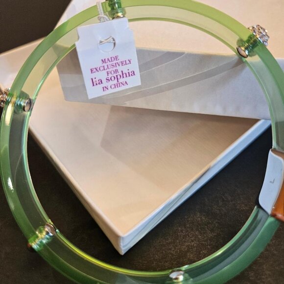 Vintage LIA SOPHIA lucite green bracelet silver beads as accent around bracelet. - Picture 4 of 4